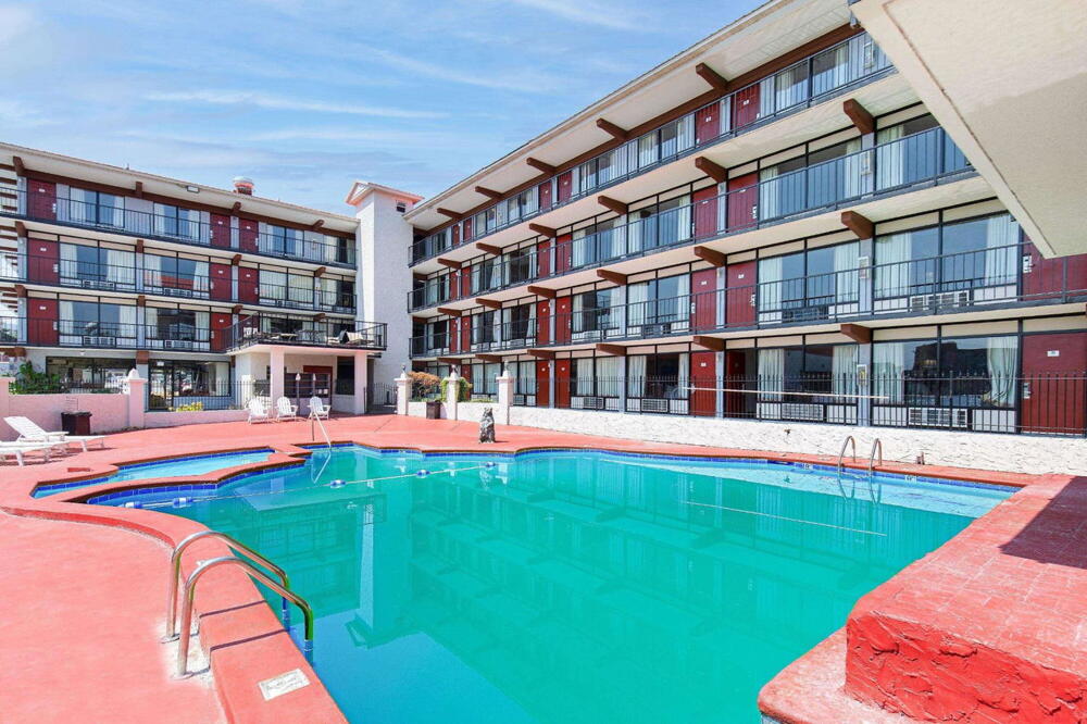 Foto de los servicios de Hotel Americana Inn a Travelodge by Wyndham