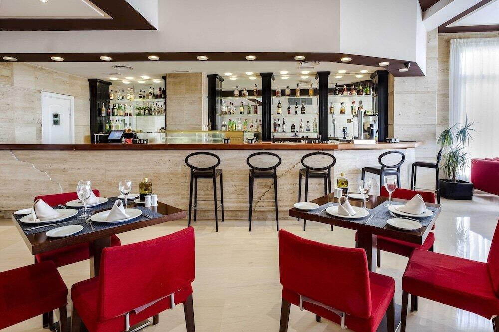 Foto de restauración de Hotel Exe Las Adelfas