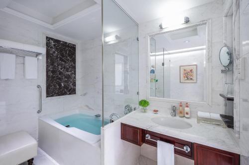 Foto del baño de Crowne Plaza Hotel &amp;amp; Suites Landmark Shenzhen, an IHG Hotel