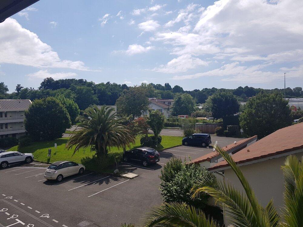 Foto de una habitación de Hotel Campanile Biarritz