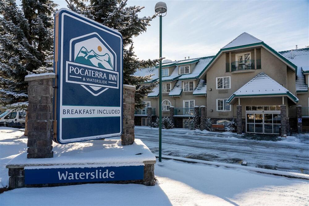 Foto del exterior de Hotel Pocaterra Inn &amp;amp; Waterslide