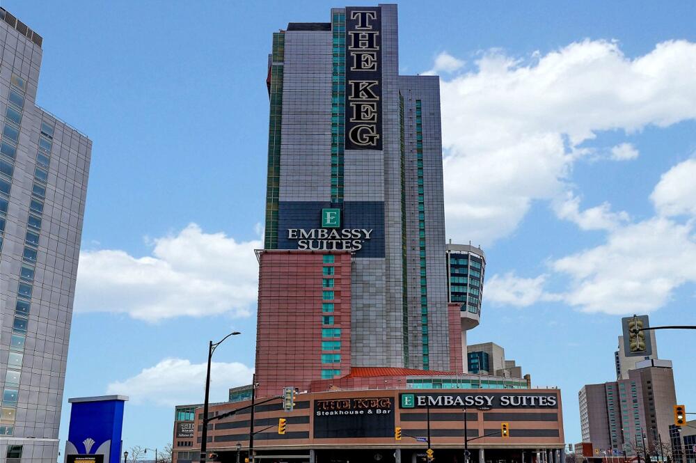 Foto del exterior de Hotel Embassy Suites by Hilton Niagara Falls Fallsview