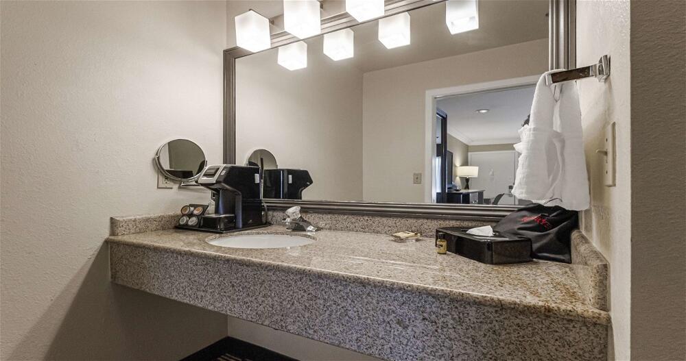 Foto del baño de Best Western Plus Orchid Hotel &amp;amp; Suites