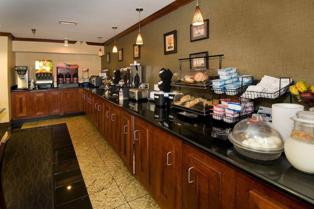 Foto de los servicios de Hotel Comfort Inn &amp;amp; Suites Airport Dulles-Gateway