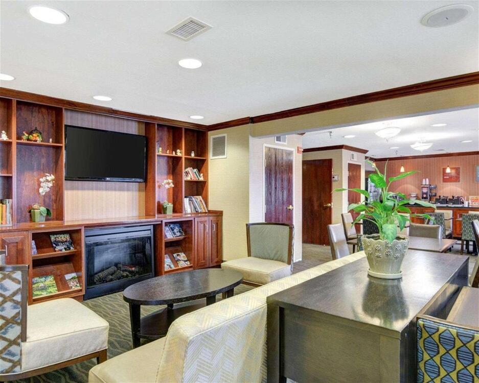 Foto de las zonas nobles de Hotel Comfort Inn &amp;amp; Suites Airport Dulles-Gateway
