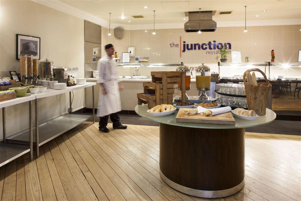 Foto de restauración de Holiday Inn York, an IHG Hotel