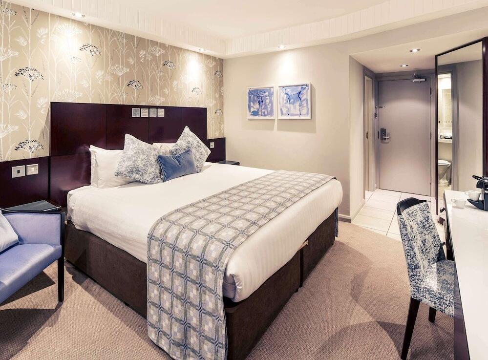 Foto de una habitación de Mercure Leeds Parkway Hotel
