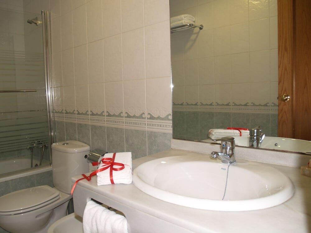 Foto del baño de Hotel Corona de Atarfe