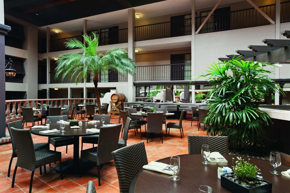 Foto de restauración de Hotel Embassy Suites by Hilton Napa Valley