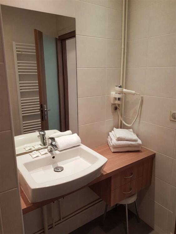 Foto del baño de Kyriad Hotel Tours Centre