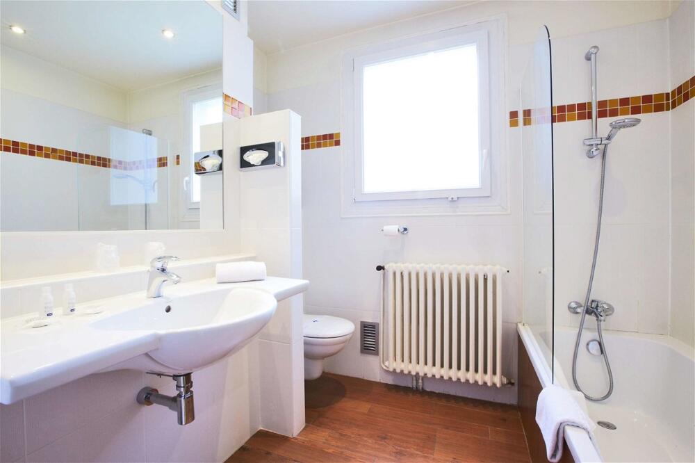 Foto del baño de Kyriad Hotel Tours Centre