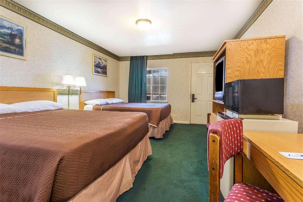 Photo – Hotel Travelodge by Wyndham Merced Yosemite