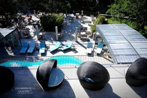 Foto del exterior de Hotel Les Jardins De La Glacière