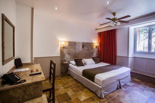 Foto de una habitación de Hotel Les Jardins De La Glacière