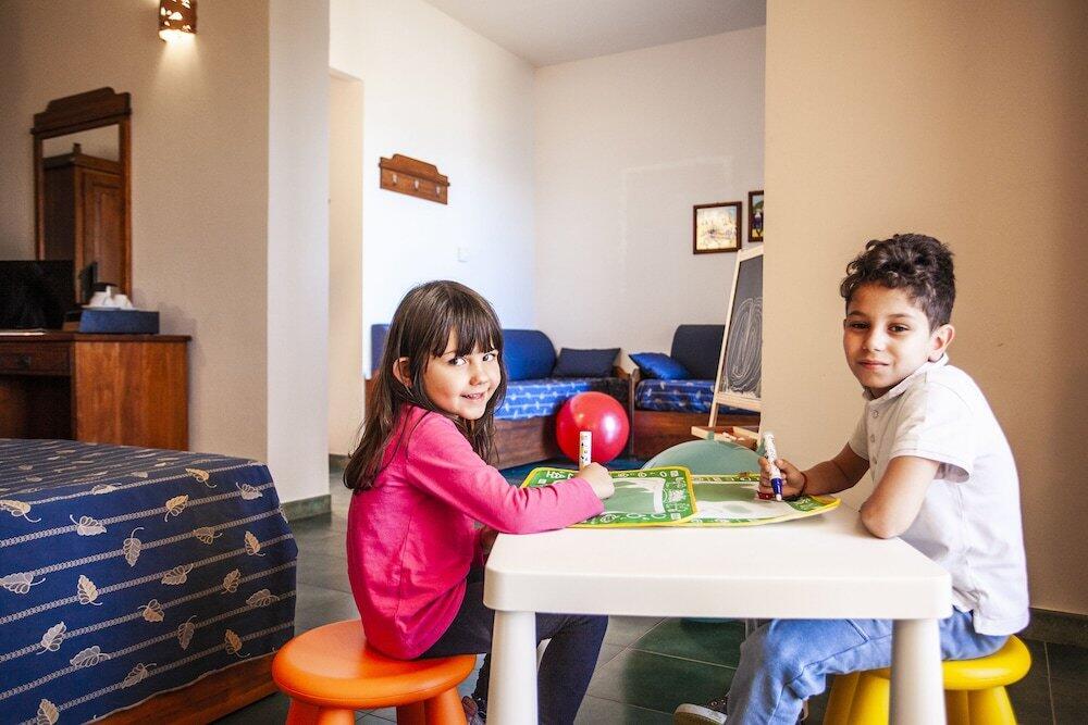 Foto de una habitación de Hotel Village Suvaki