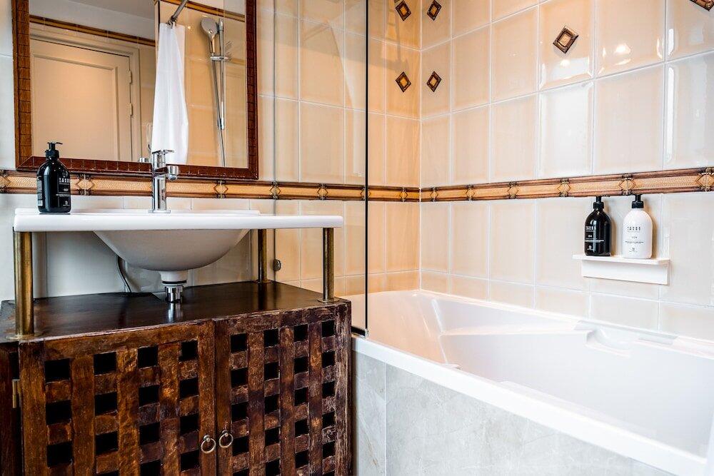 Bathroom – Villa Panthéon