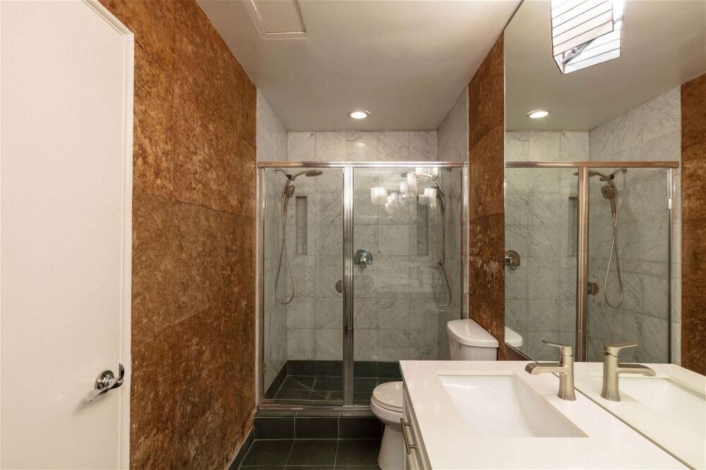 Foto del baño de Hotel Travelodge by Wyndham Seattle By The Space Needle