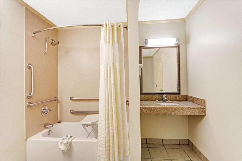 Foto del baño de Motel Knights Inn Nashville