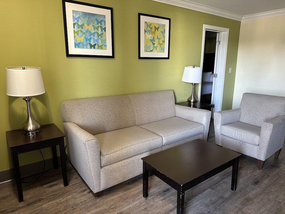 Foto de una habitación de Hotel Ramada by Wyndham Anaheim Maingate North