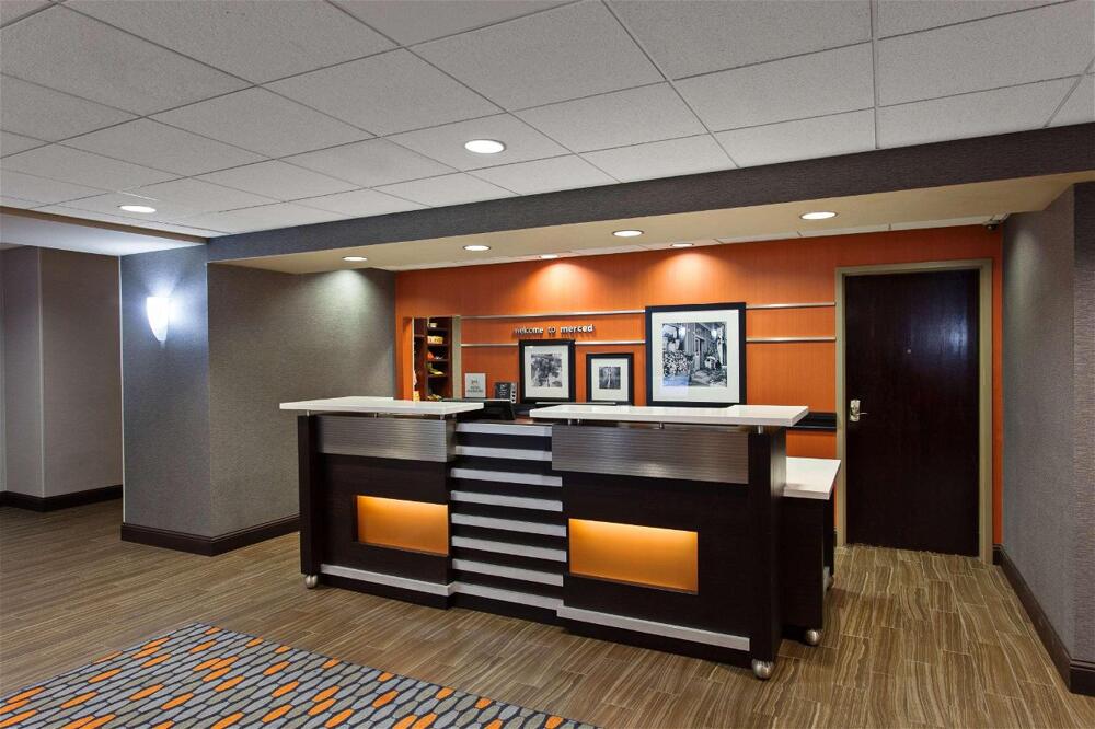 Foto de las zonas nobles de Hotel Hampton Inn and Suites Merced