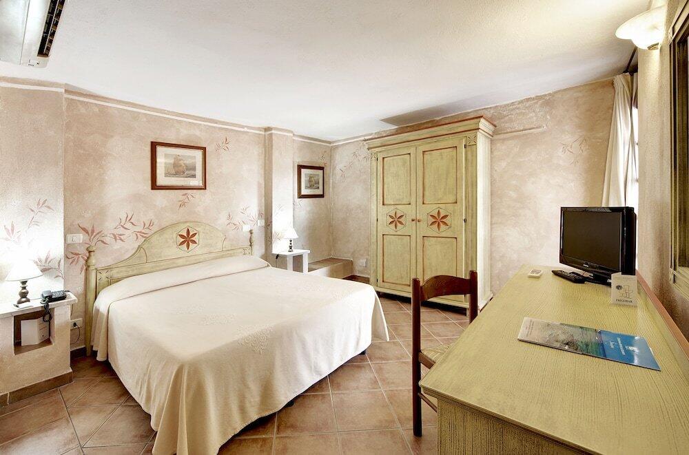 Foto de una habitación de Colonna Beach Hotel