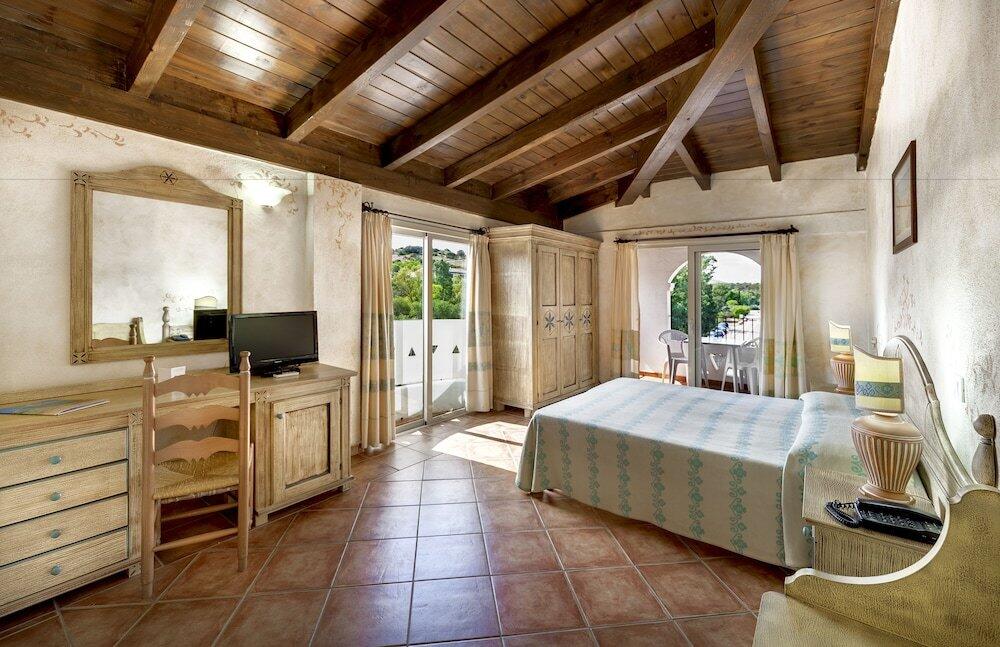 Foto de una habitación de Colonna Beach Hotel