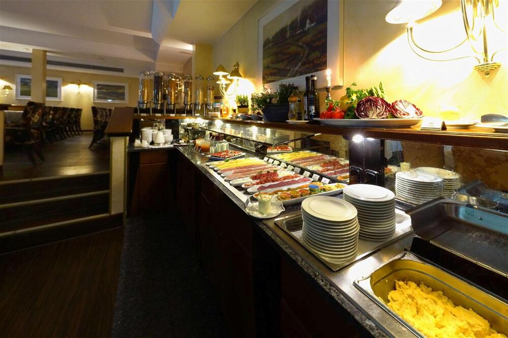 Foto de restauración de Best Western Hotel Schmoeker-Hof