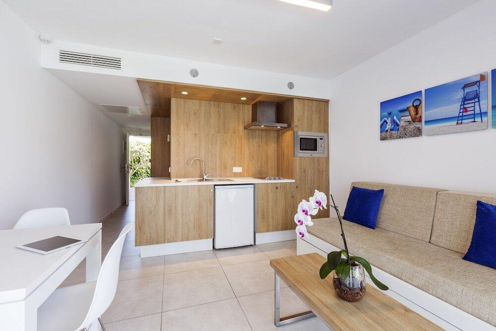 Foto de una habitación de Aparthotel Playas Ca&amp;#039;s Saboners