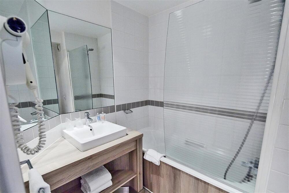 Foto del baño de Hotel Campanile Le Bourget – Airport