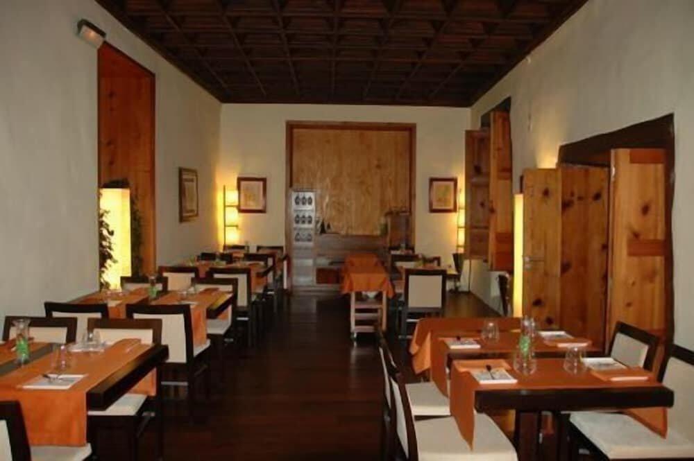 Foto de restauración de Hotel LIVVO La Quinta Roja