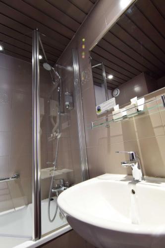 Foto del baño de Hotel Alyss Saphir Cambronne Eiffel
