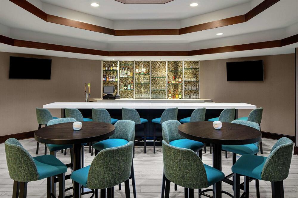 Foto de restauración de Hotel DoubleTree Suites by Hilton Charlotte/SouthPark