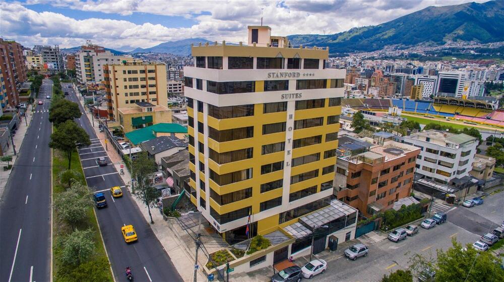 Foto del exterior de Stanford Suites Hotel
