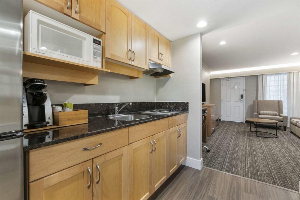 Foto de una habitación de Best Western Plus Kelowna Hotel &amp;amp; Suites
