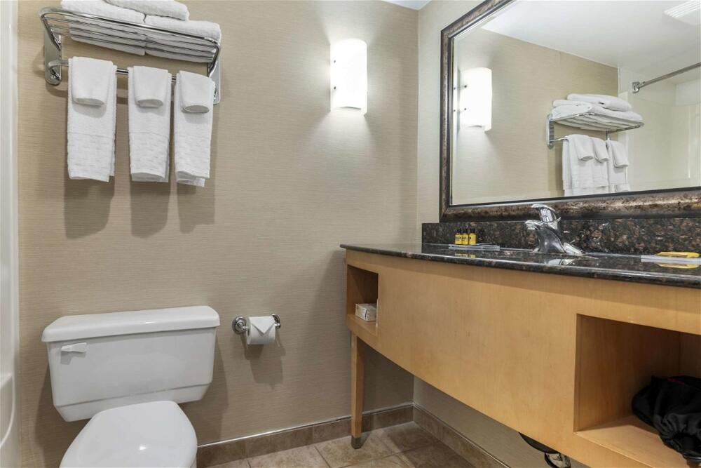 Foto del baño de Best Western Plus Kelowna Hotel &amp;amp; Suites