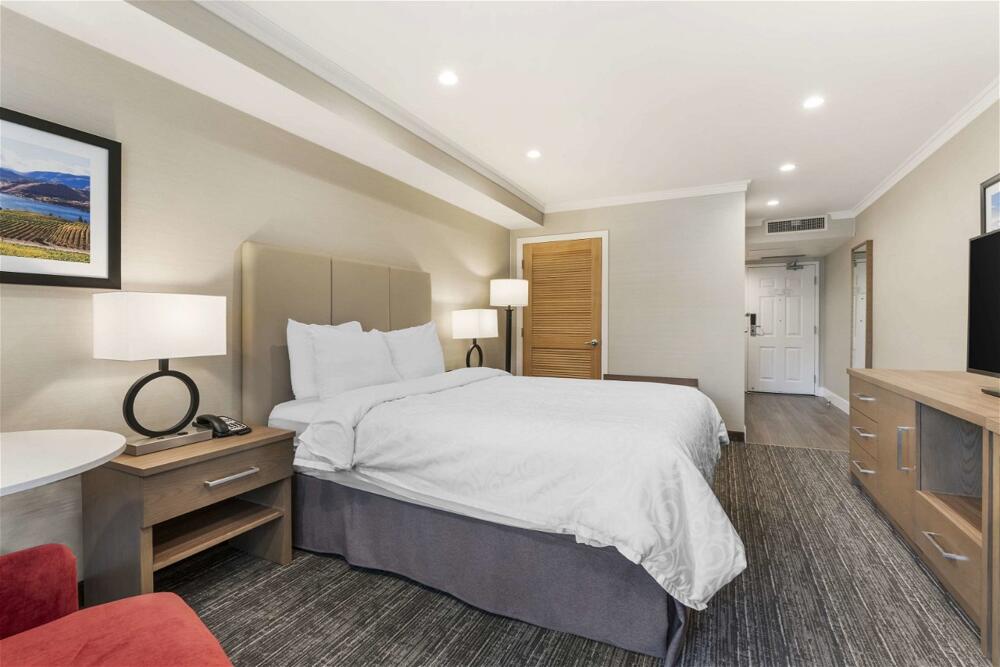 Foto de una habitación de Best Western Plus Kelowna Hotel &amp;amp; Suites