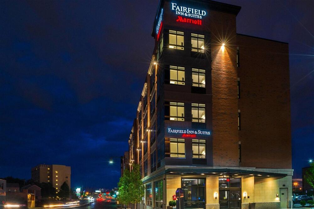 Foto del exterior de Hotel Fairfield Inn &amp;amp; Suites Boston Cambridge