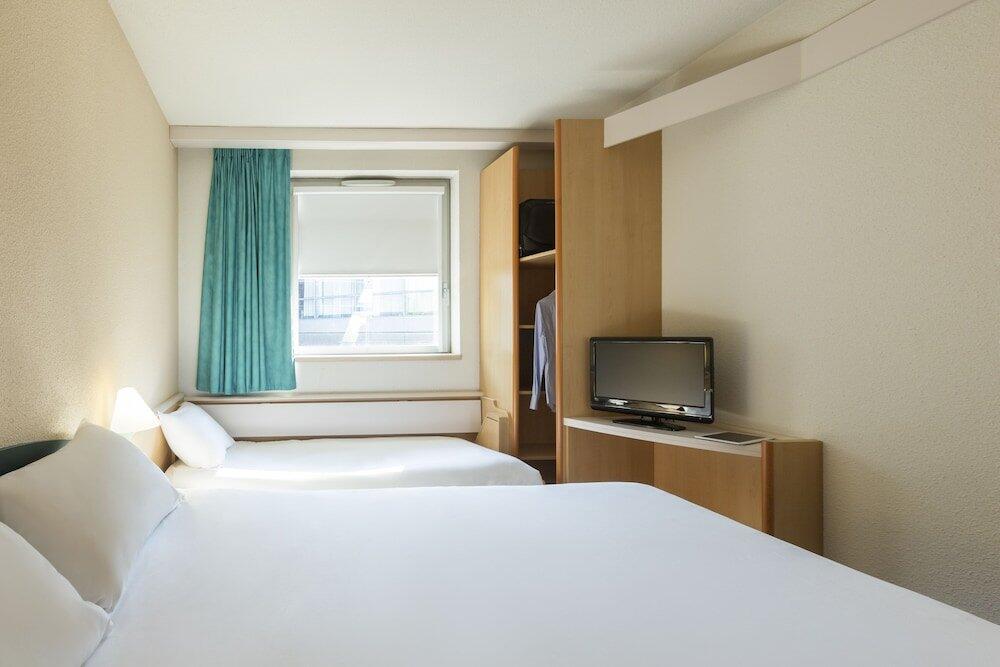 Foto de una habitación de Hotel ibis Lourdes Centre Gare