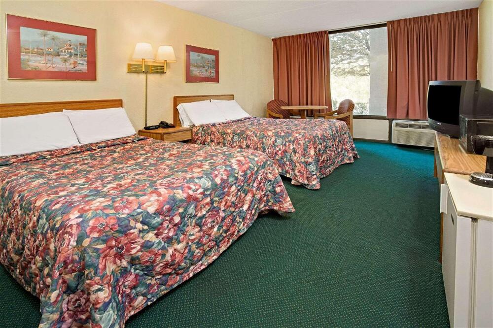 Foto de una habitación de Hotel Days Inn by Wyndham Sharonville