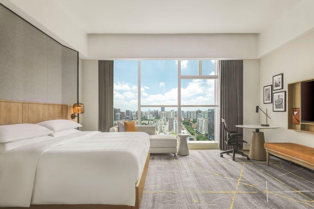 Foto de una habitación de Sheraton Guangzhou Hotel-Fully Upgraded in CBD-Free Canton Fair Shuttle Bus and Registration Counter
