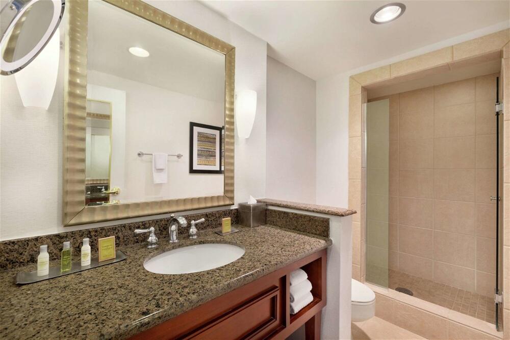 Foto del baño de DoubleTree by Hilton Hotel Albuquerque