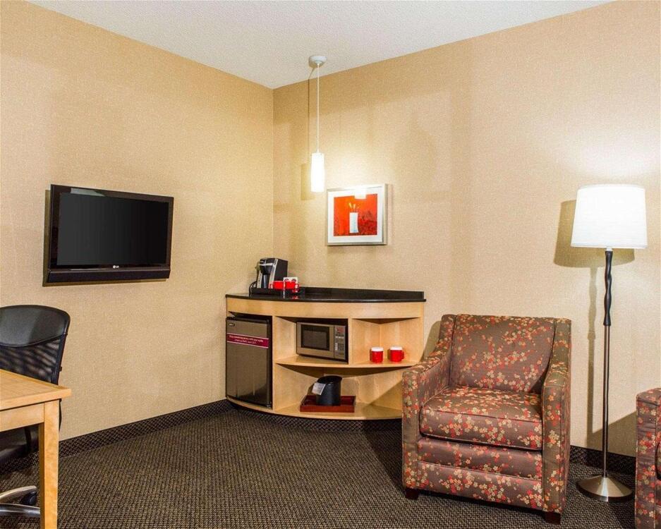 Room – Cambria Hotel Traverse City