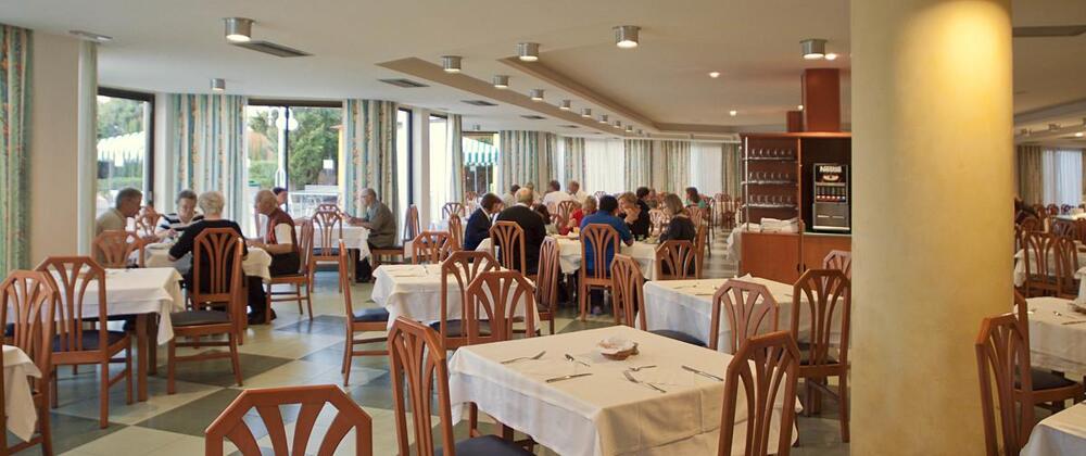Foto de restauración de Aparthotel TRH Jardín Del Mar