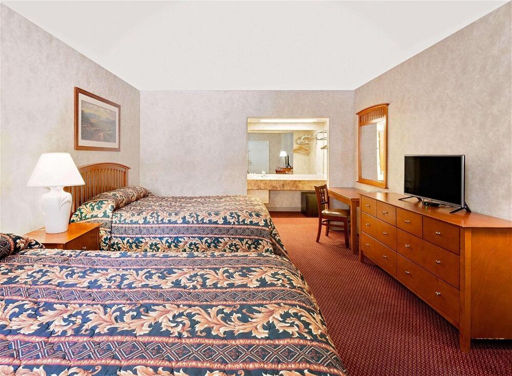 Room – Hotel Knights Inn Traverse City