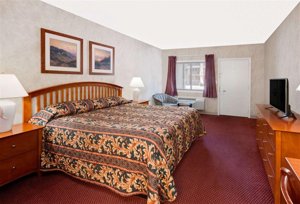 Room – Hotel Knights Inn Traverse City