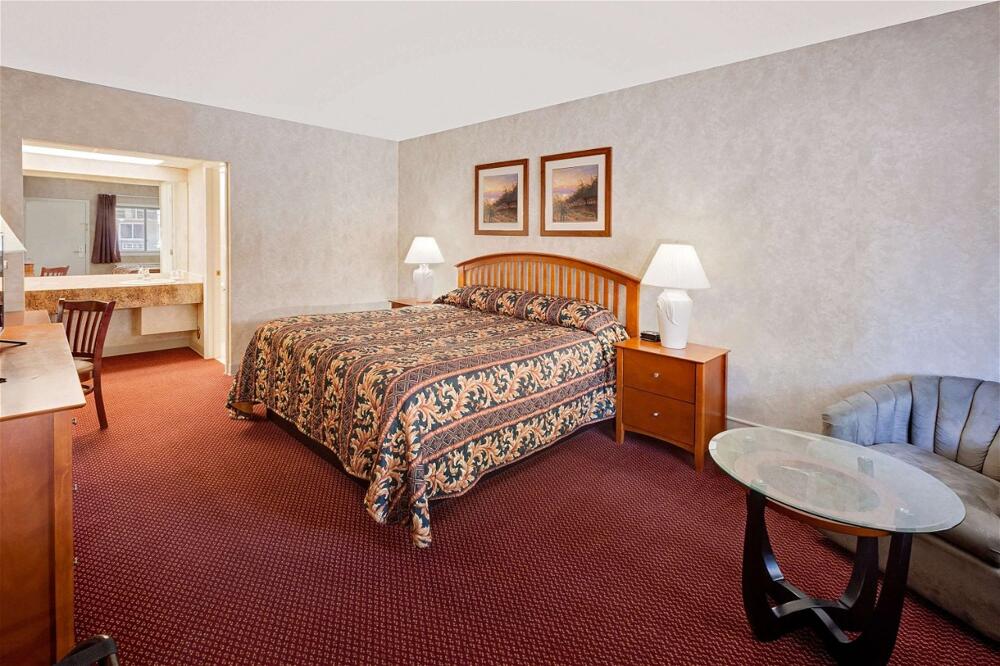 Room – Hotel Knights Inn Traverse City