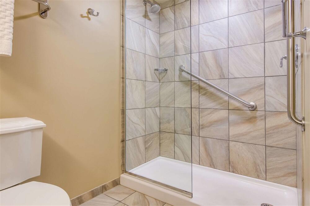Bathroom – Hotel Best Western Plus Traverse City