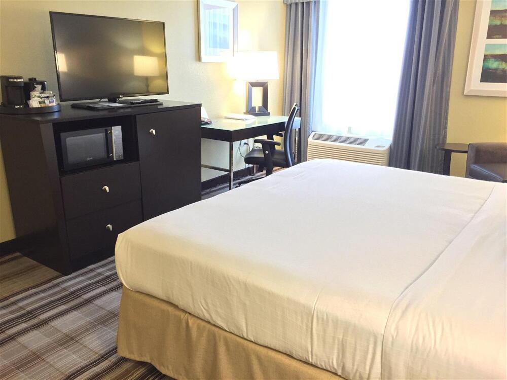 Foto de una habitación de Holiday Inn Express Chicago NW - Arlington Heights, an IHG Hotel