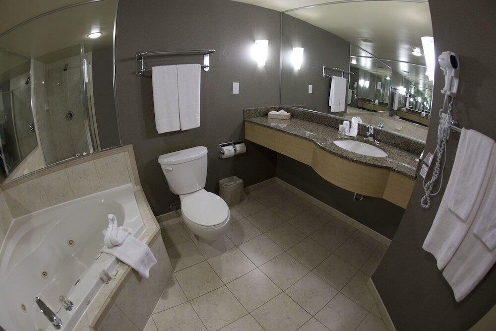 Foto del baño de The Falls Hotel &amp;amp; Inn