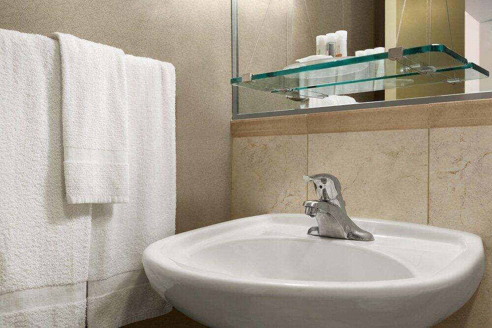 Foto del baño de The Falls Hotel &amp;amp; Inn